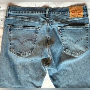 LEVIS 505 men’s size 38x32 blue jeans